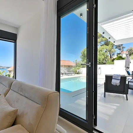 Oasis - Five Bedroom With Private Pool Трогір