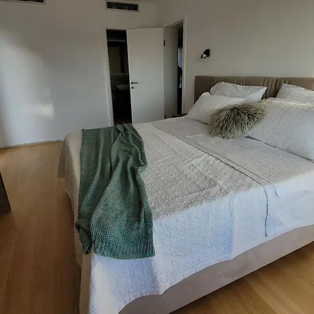 Oasis - Five Bedroom With Private Pool Traù