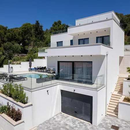 Oasis - Five Bedroom With Private Pool Вілла *