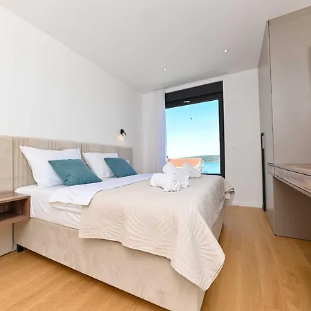 Oasis - Five Bedroom With Private Pool * Traù