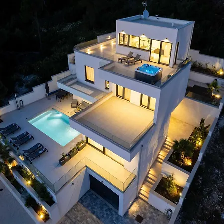 Villa Oasis - Five Bedroom With Private Pool Traù