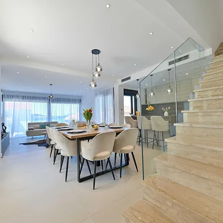 Oasis - Five Bedroom With Private Pool