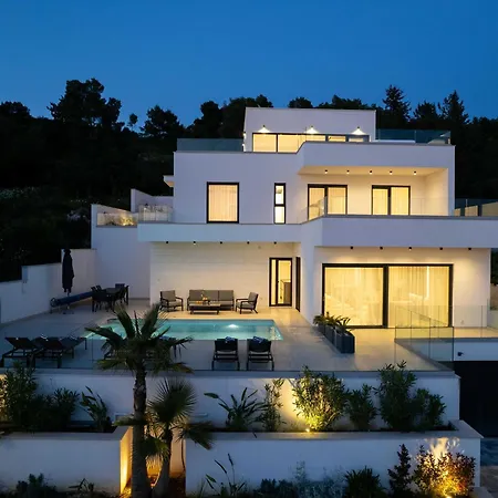 Вілла Oasis - Five Bedroom With Private Pool