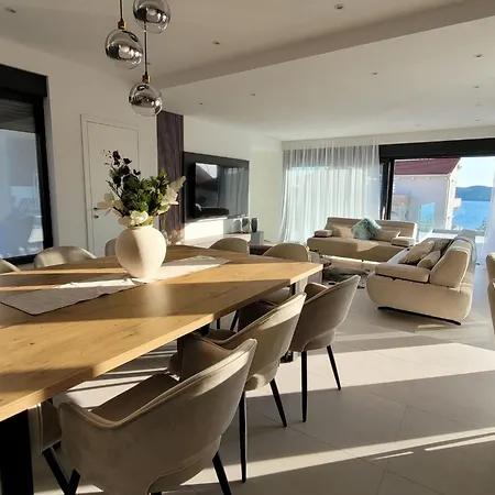 Oasis - Five Bedroom With Private Pool Villa *