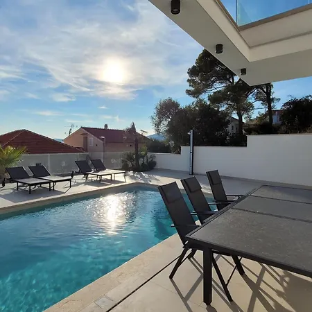 Oasis - Five Bedroom With Private Pool *