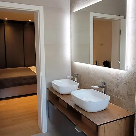 Villa Oasis - Five Bedroom With Private Pool *