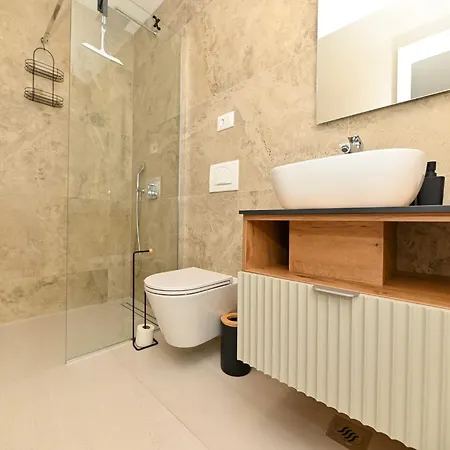 Villa Oasis - Five Bedroom With Private Pool *