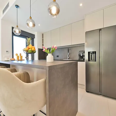 Villa Oasis - Five Bedroom With Private Pool