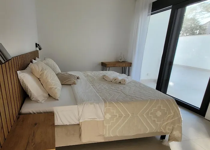 Вілла Oasis - Five Bedroom With Private Pool