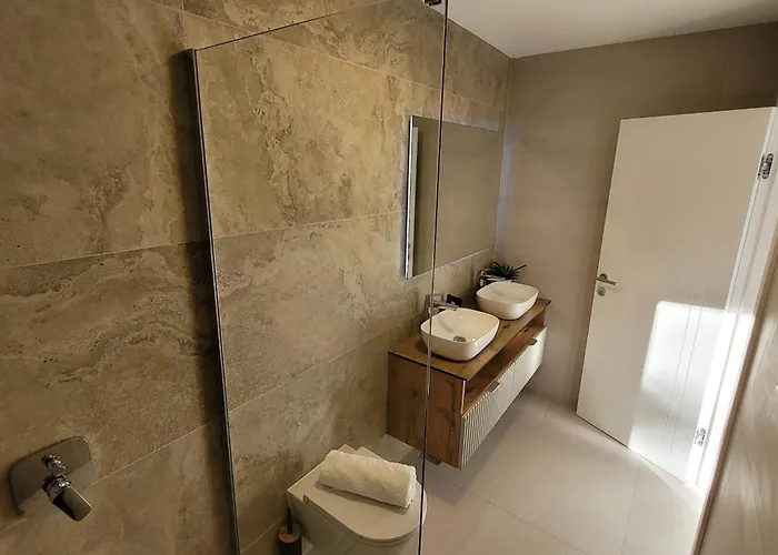 Oasis - Five Bedroom With Private Pool Вілла *