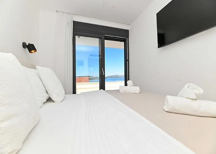 Oasis - Five Bedroom With Private Pool * Трогір