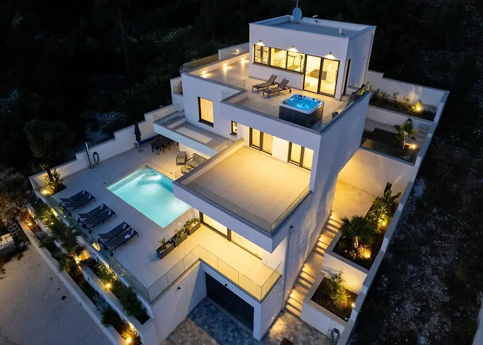 Вілла Oasis - Five Bedroom With Private Pool Трогір