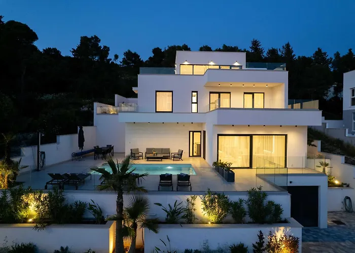 Вілла Oasis - Five Bedroom With Private Pool