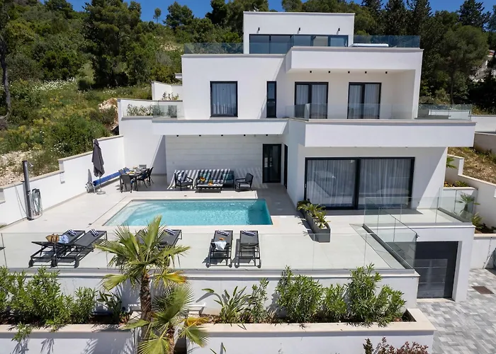 Вілла Oasis - Five Bedroom With Private Pool Трогір