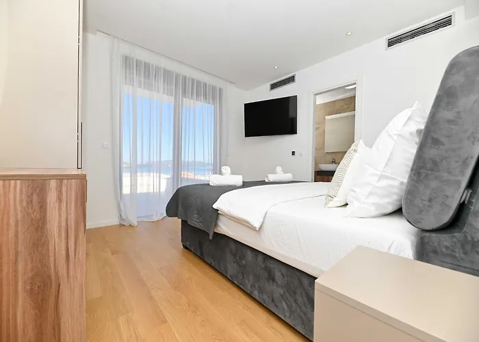 Villa Oasis - Five Bedroom With Private Pool