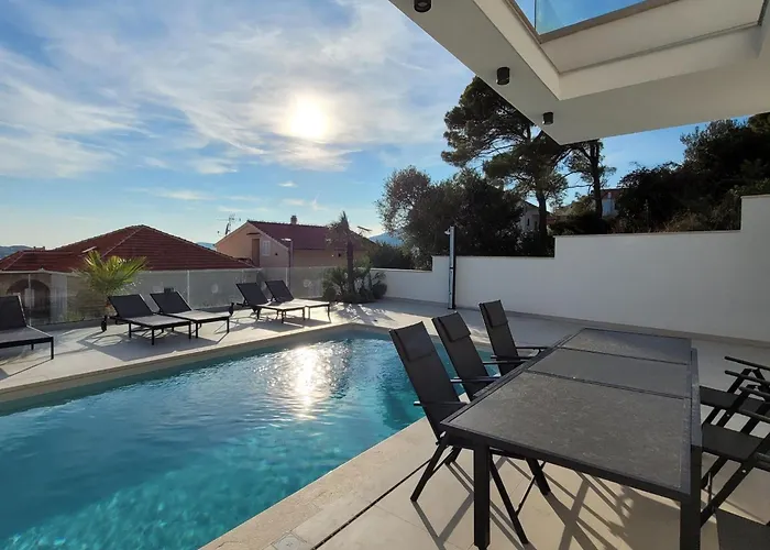 Oasis - Five Bedroom With Private Pool *