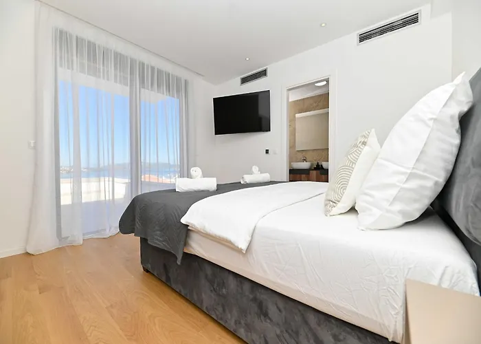 Вілла Oasis - Five Bedroom With Private Pool