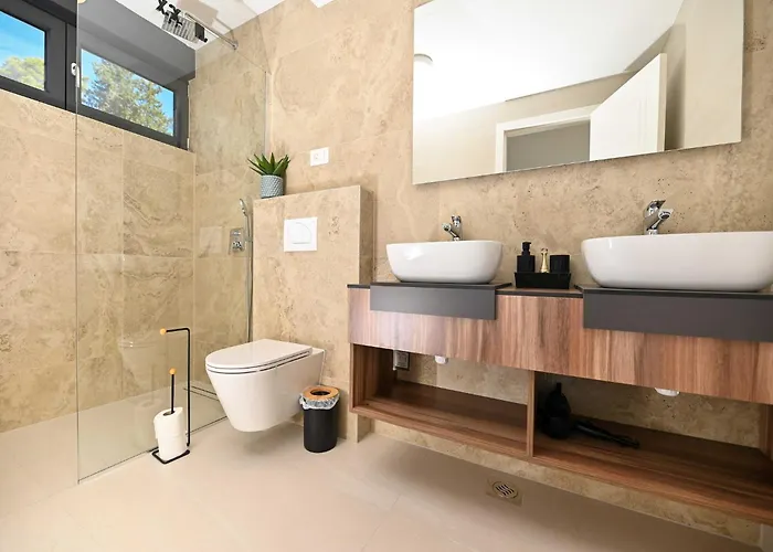 Oasis - Five Bedroom With Private Pool Вілла *