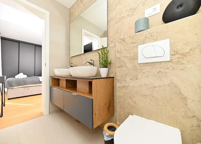 Villa Oasis - Five Bedroom With Private Pool Trogir