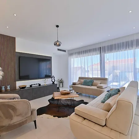 Oasis - Five Bedroom With Private Pool Villa Trogir