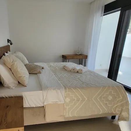 Villa Oasis - Five Bedroom With Private Pool