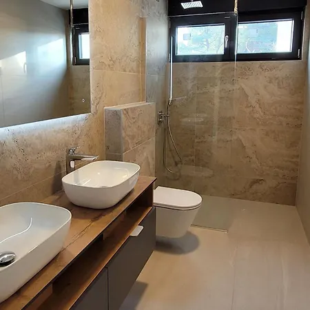 Villa Oasis - Five Bedroom With Private Pool