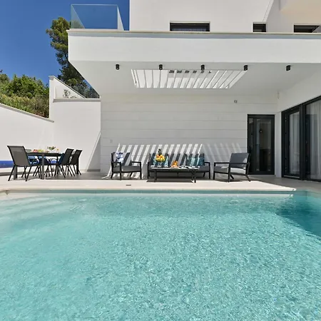 Oasis - Five Bedroom With Private Pool * Trogir