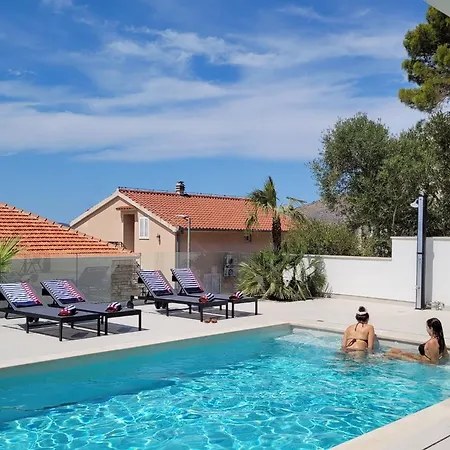 Oasis - Five Bedroom With Private Pool Villa *