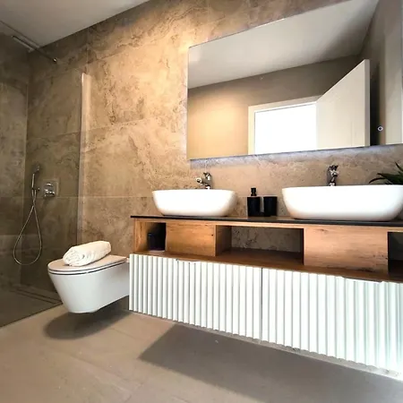 Oasis - Five Bedroom With Private Pool