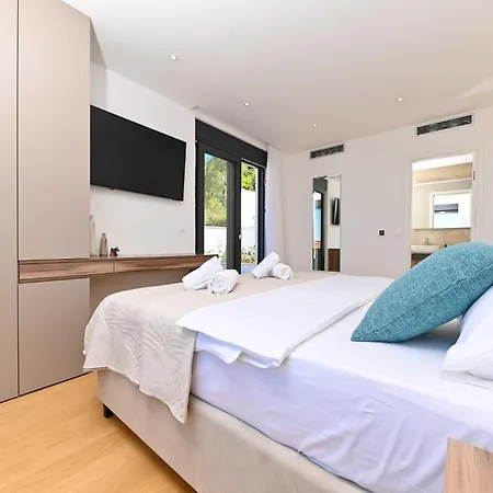 Oasis - Five Bedroom With Private Pool