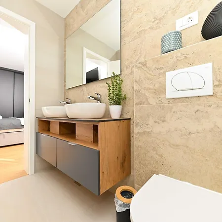 Villa Oasis - Five Bedroom With Private Pool Trogir