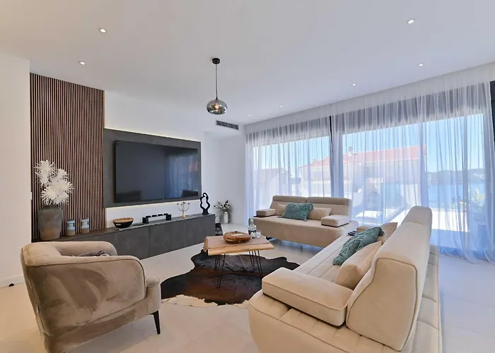 Oasis - Five Bedroom With Private Pool Villa Trogir