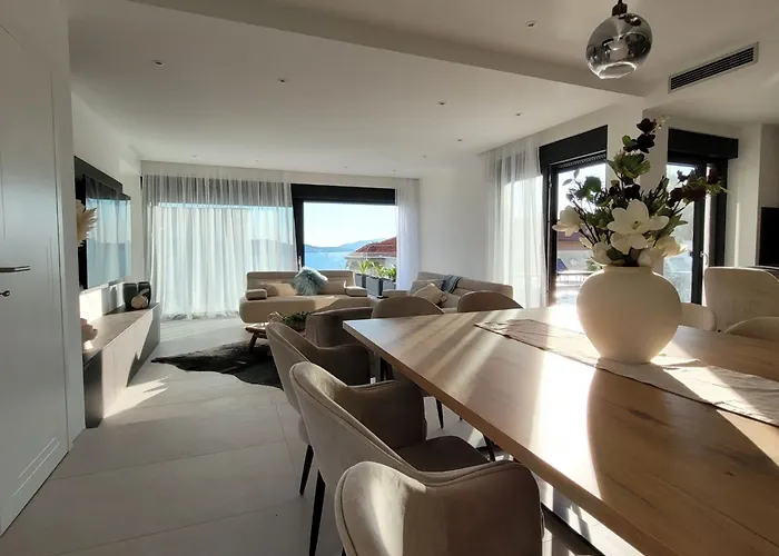 Villa Oasis - Five Bedroom With Private Pool *