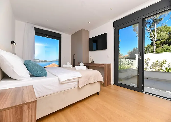 Villa Oasis - Five Bedroom With Private Pool Trogir