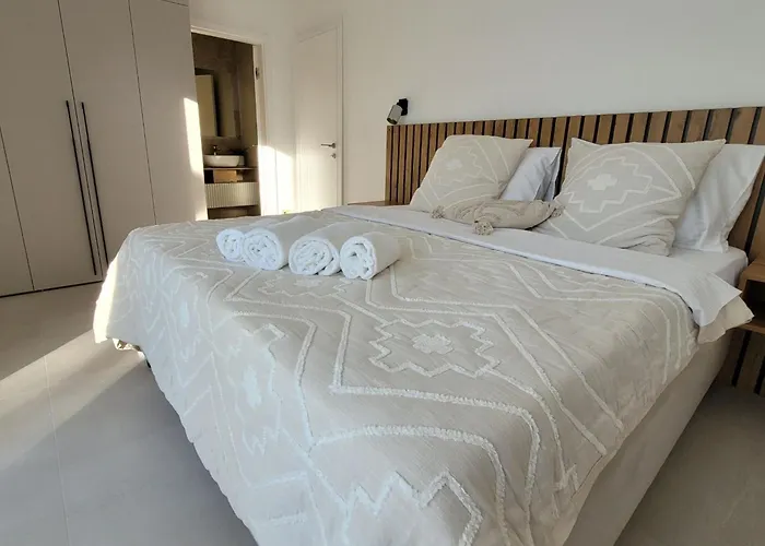 Villa Oasis - Five Bedroom With Private Pool *