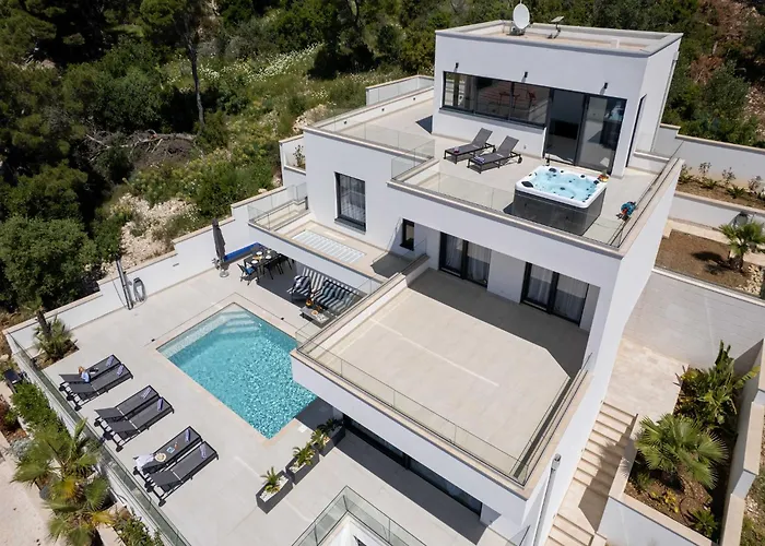 Oasis - Five Bedroom With Private Pool * Trogir