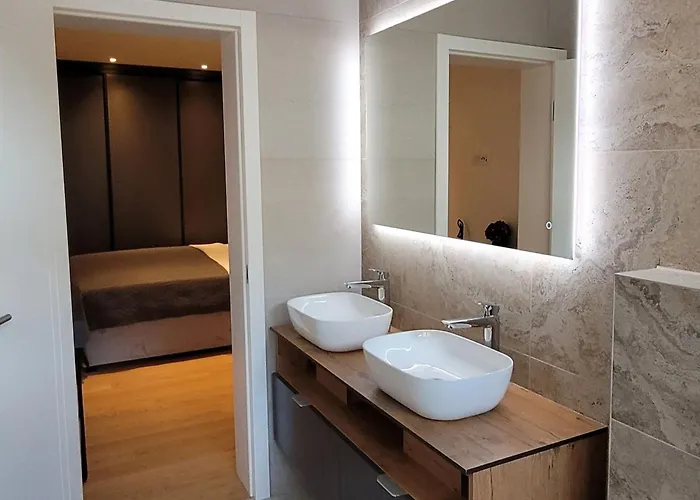 Villa Oasis - Five Bedroom With Private Pool *