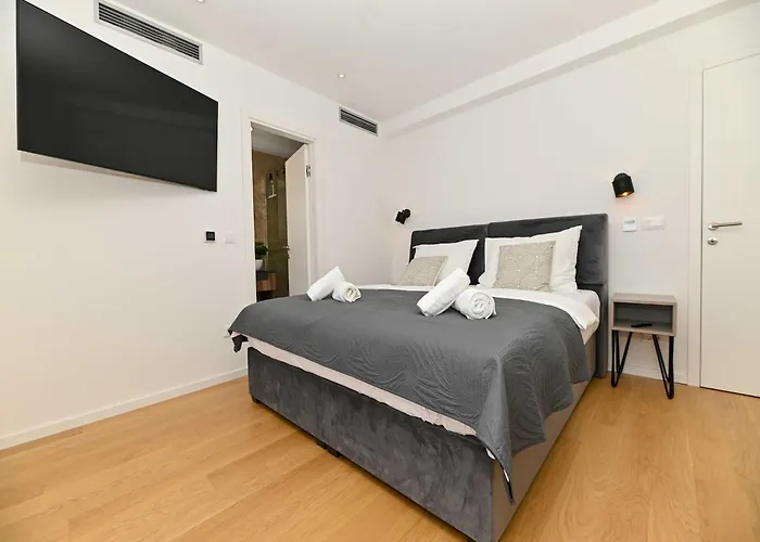 Oasis - Five Bedroom With Private Pool Villa Trogir