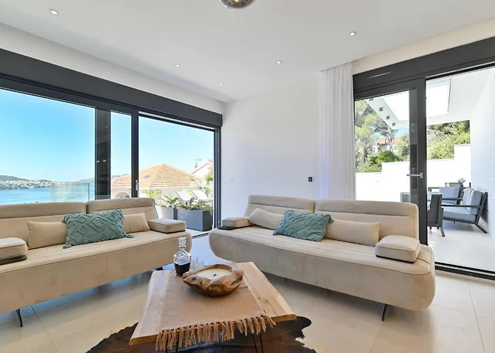 Villa Oasis - Five Bedroom With Private Pool *