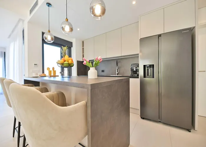 Villa Oasis - Five Bedroom With Private Pool